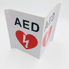 Muestra triangular de la pared del AED del blanco, muestra del AED de los primeros auxilios del plástico de la forma de V